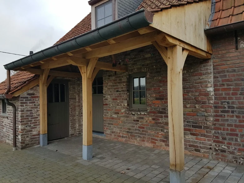 Renovatie van oude gebouwen in authentieke stijl Heule, West-Vlaanderen